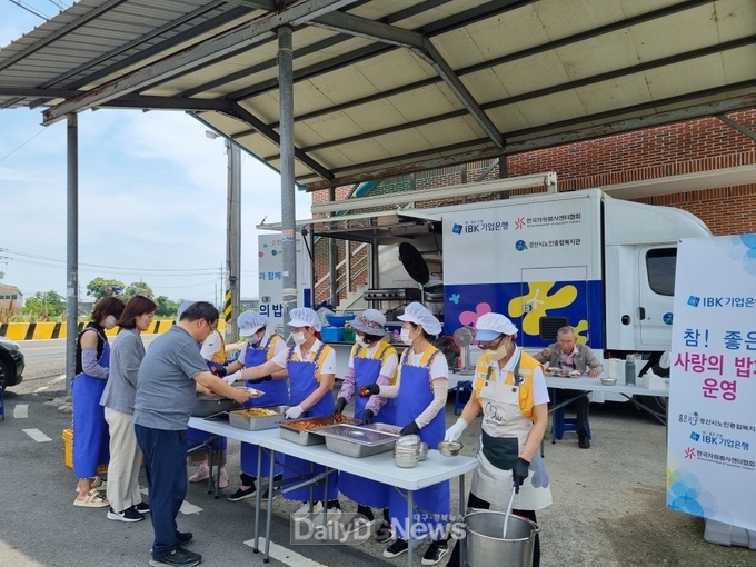 경산시노인종합복지관, 시천1리 경로당 어르신들께 정성 가득 식사 제공