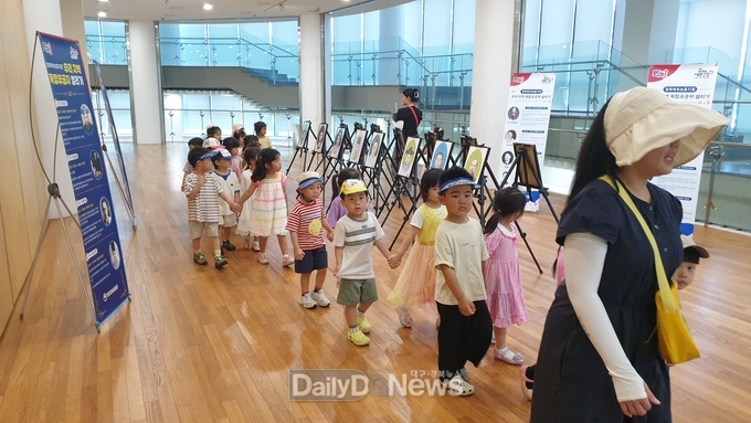 경북도청 동락관 1층 기획전시실에서 우리 지역 독립유공자 소개, 독립유공자 초상화 전시