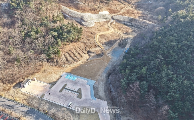 경주시 보문동에 위치한 명활성 북문지 일대 전경. 이 일대에 경관조명 설치 등 야간 경관 개선 사업을 추진 중이다.