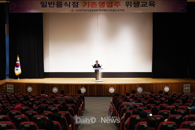 울진군, 식품위생업소 대상 위생 ‧ 인사 캠페인 실천