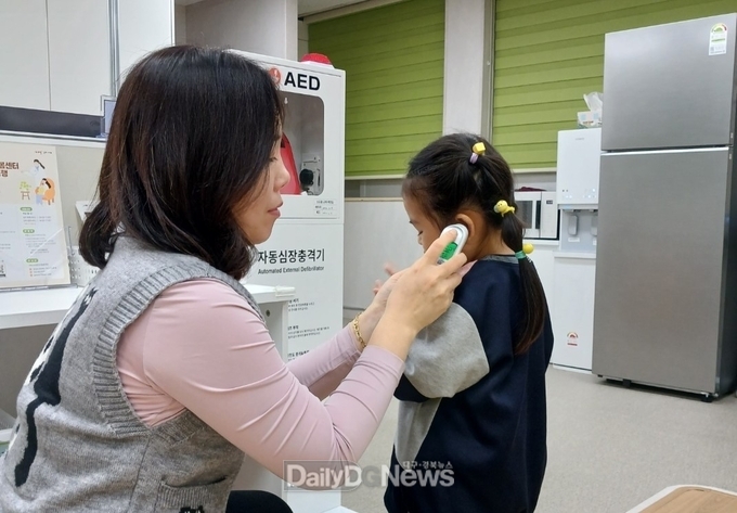 경북도 제공)아이가 아플때도 안심.. 병원 동행부터 귀가까지 공백없는 돌봄 제공