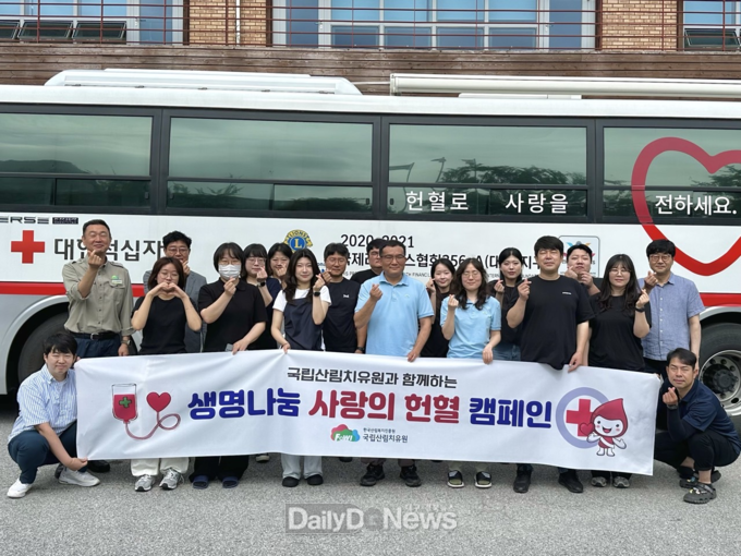 국립산림치유원(경북 영주시 봉현면)이 포이파트너스(주)와 함께 ‘생명나눔 사랑의 헌혈 캠페인’을 진행했다. 한국산림복지진흥원 국립산림치유원 제공