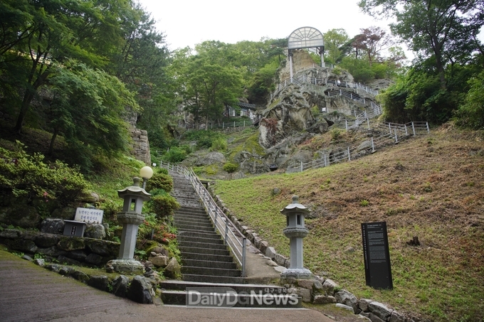 골굴사 108계단 전경