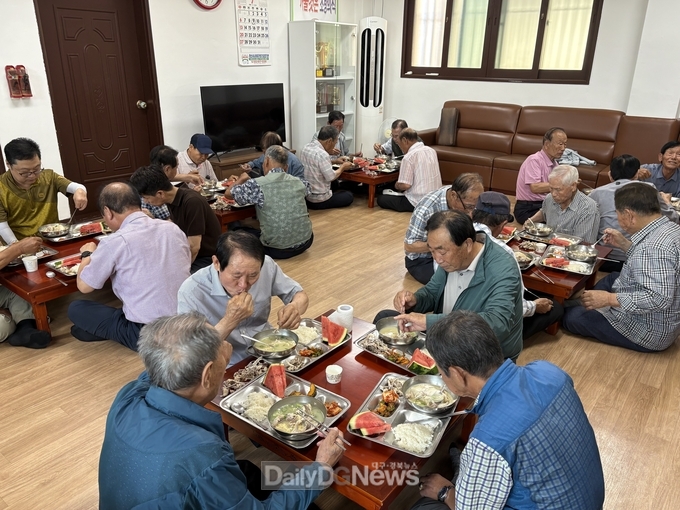 경산시노인종합복지관, 남산 경로당 "사랑의 밥차" 운영