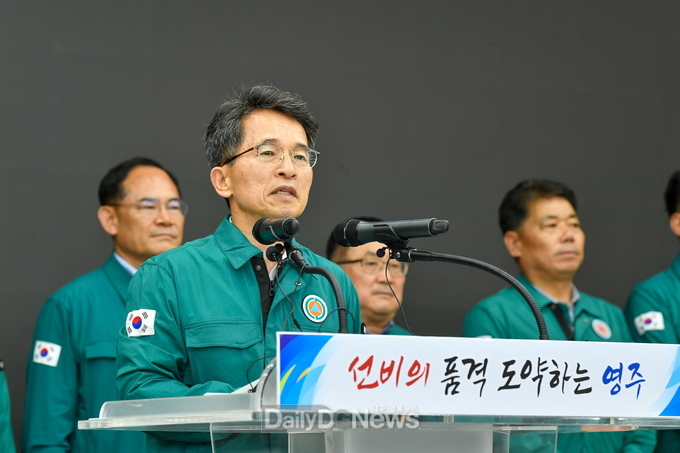 유정근 영주시장 권한대행이 입장문을 발표하고 있다