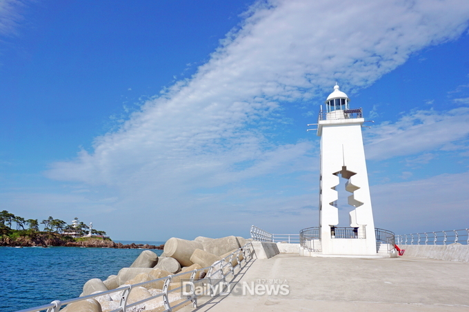 <br>
감포항 남방파제 등대