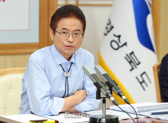 이철우 경상북도지사가 7월 10일 암 투병 이후 처음으로 공식 회의를 주재하고 있다.