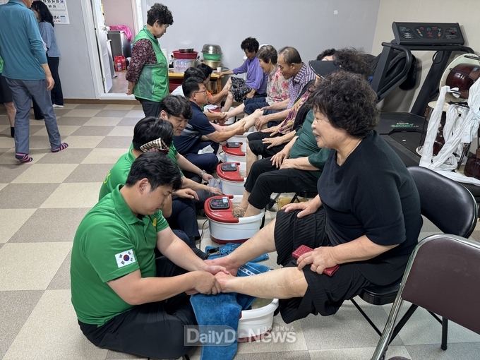 군위 직·공장 새마을협의회, 족욕 봉사활동 전개