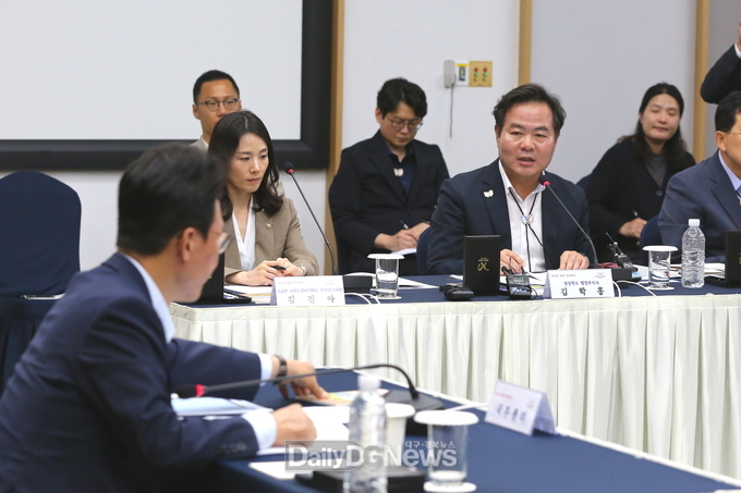 경북도, 김민석 국무총리에게 APEC·신공항 등 도정 주요 현안 건의!