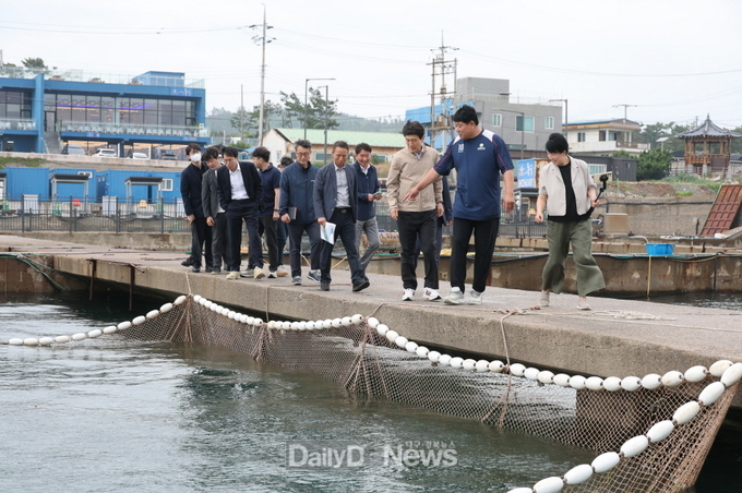 이강덕 시장, 구룡포.장기 현장점검…어촌관광·스마트 양식 현안 챙겨
