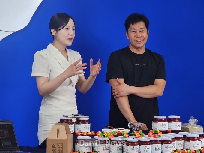 고령군 안림딸기농원 백동민 대표, 유기농 딸기로 만든 “하우스베리생쨈” 라이브커머스 첫 도전