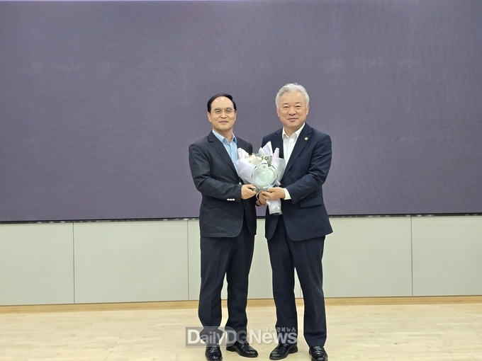 권광택 행정보건복지위원장, 경북노인장기요양협회 및 바르게살기운동 경상북도협의회에 감사패 수여