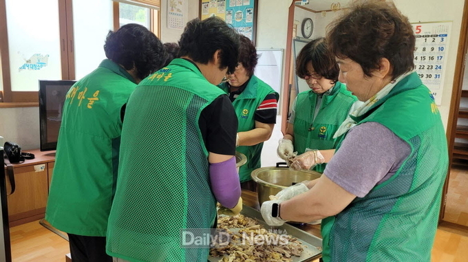 김천시 개령면 새마을협의회, 백숙나눔 행사 개최