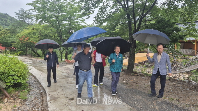 유정근 영주시장 권한대행이 재난 인명피해 우려지역 긴급 점검을 실시하고 있다