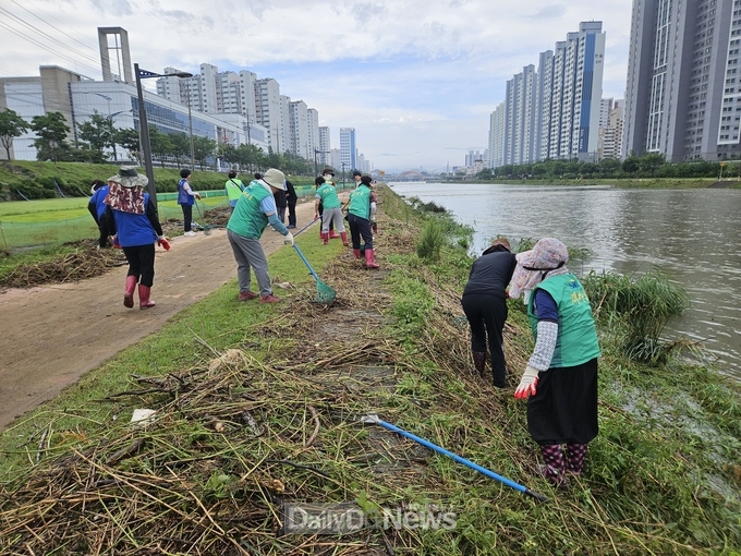 경산시 북부동, 집중호우에 따른 남천강변 환경정화활동 실시