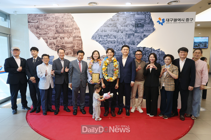 대구 중구. 인구 10만 명 회복 기념하는 행사 개최 모습. (사진=중구 제공)
