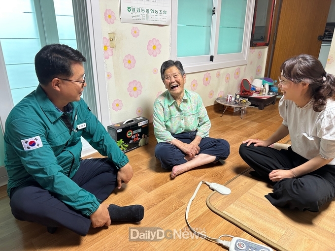 의흥면 공무원 봉사단‘의봉이’, 초복 맞아 건강 응원 선물 전달