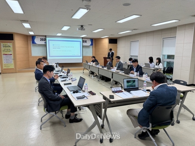 포항시가 지난 16일 강소기업성장위원회를 개최했다.