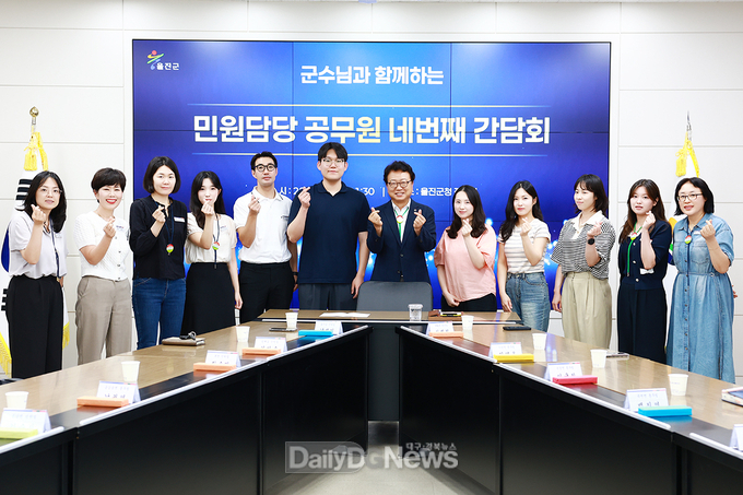 이번 민원담당 공무원 간담회에는읍·면민원업무 담당자 직원 10여 명이 참석했다