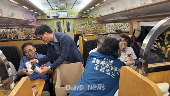 울진군은 열차 상·하행선 운행 시간 동안 객차 내에서 고향사랑기부제 홍보 및 답례품 안내 활동을 진행했다.