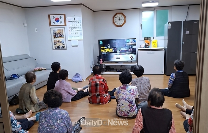 현장 방문 통한 경로당 이용 어르신 안전상태 점검 및 스마트경로당 활용 안전교육 진행