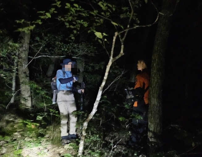 영덕소방서, 동대산서 고립된 등산객, 11시간여 만에 구조