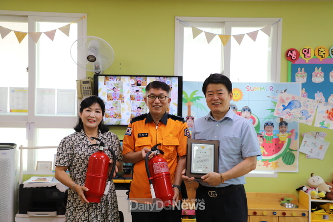 구미소방서, 어린이집 화재 초기 진압한 시민에게 표창 수여