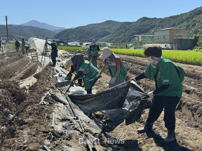 집중호우 피해 지역인 경남 합천에서 복구지원 팔 걷어