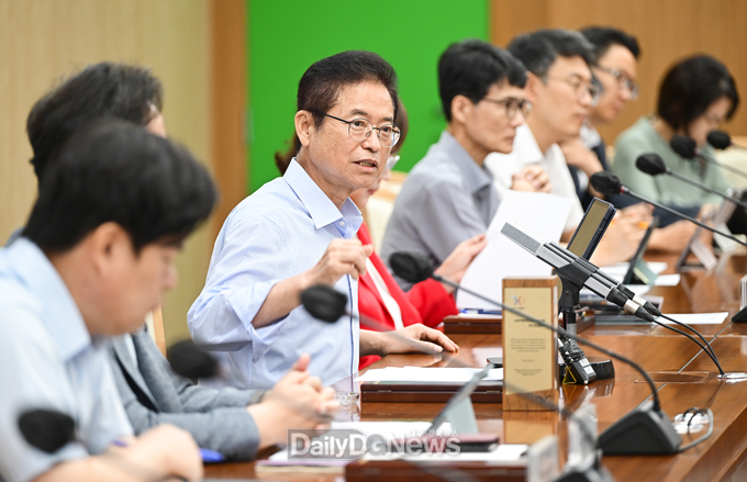 사진은 지난달 경북도청 간부회의 장면