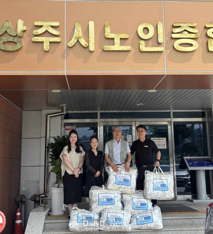 폭염 대비 나선 상주시노인종합복지관, ‘여름쿨쿨’지원사업 통한 취약 어르신 이불 지원
