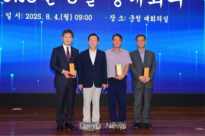 (왼쪽부터) 한여울 주식회사 조석현 대표, 박현국 봉화군수, 해오름영농조합법인 최종섭 대표, 유성콘데크 김태영 대표