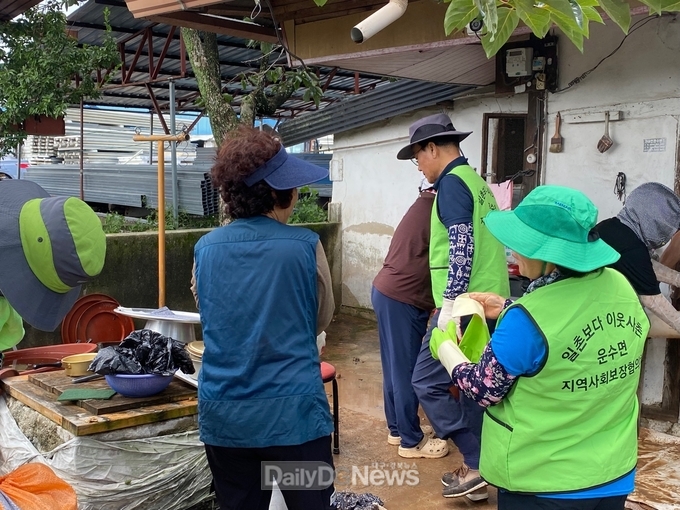 운수면지역사회보장협의체, 갑작스런 폭우로 침수 피해 입은 이웃 위해 봉사활동 펼쳐