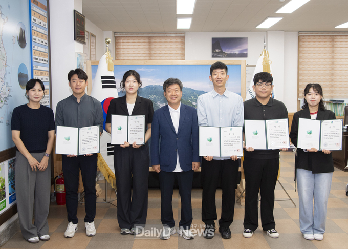 울릉군, 2025년 상반기 민원처리 단축 마일리지제 우수공무원 시상