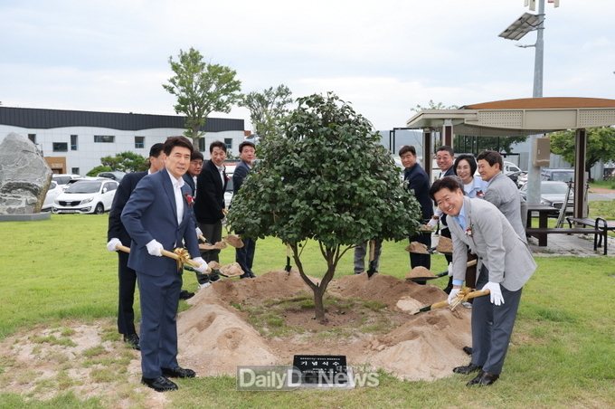 포항 구룡포에 제주해녀상 제막·동백나무 식수 … 해양문화 교류 강화