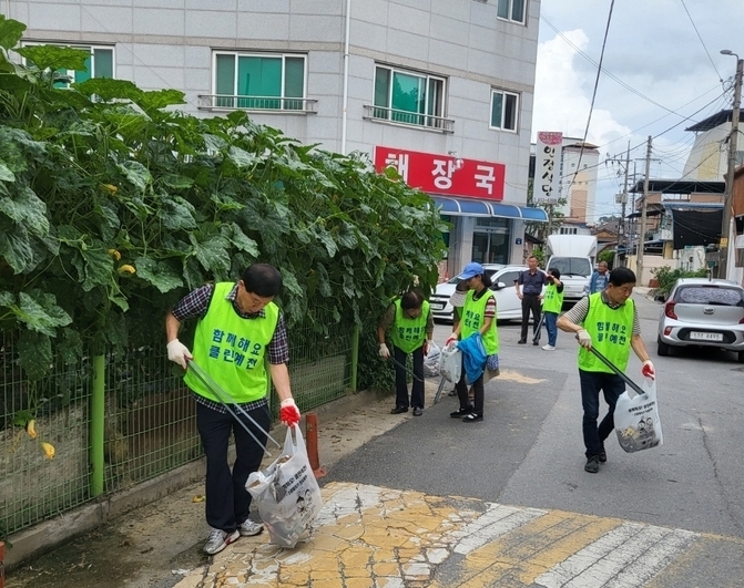 환경실천연합 예천지회, 맥주페스티벌 앞두고 예천상설시장 쓰담달리기 실시