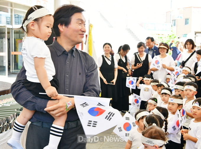 한국자유총연맹 경산시지회, 태극기 달기 캠페인 전개