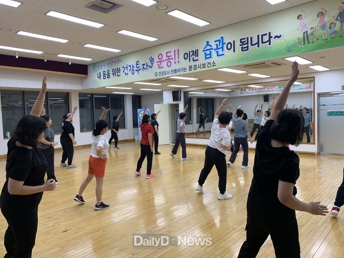 11월 말까지 주2회 생활 밀착형 운동 프로그램 운영