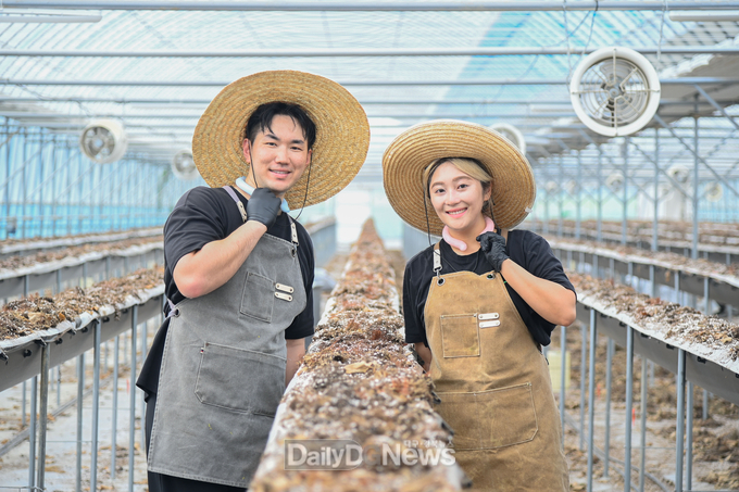 대구 달성군. 폭염 피해 예방 홍보물품 배부 모습. (사진=달성군 제공)