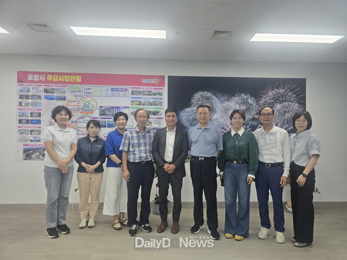 지난 14일 포항 중국 산동성 산동대학교 교수 일행 등 시청 방문 당시 기념 사진.