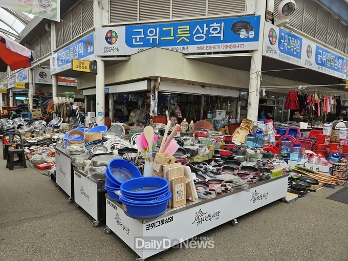 군위전통시장, 점포 맞춤형 신규 판매대 설치