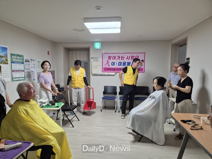 경산시 서부2동지역사회보장협의체, 관내 경로당 순회 '찾아가는 이미용봉사'