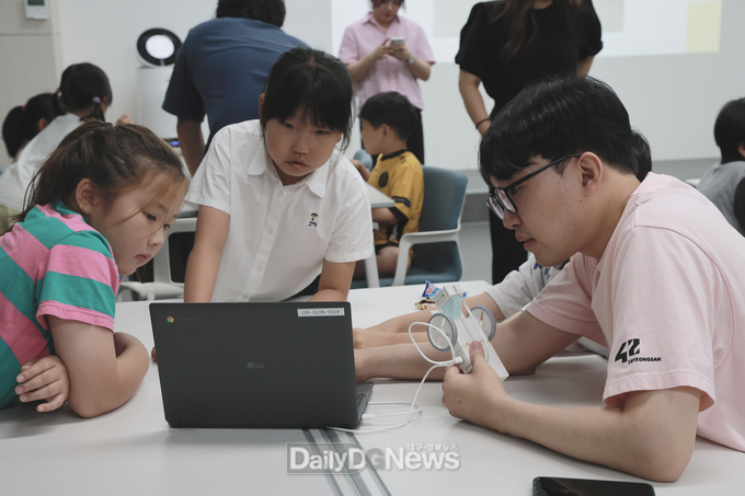 42경산 교육생, 지역 아동과 자율주행 자동차 만들기 체험
