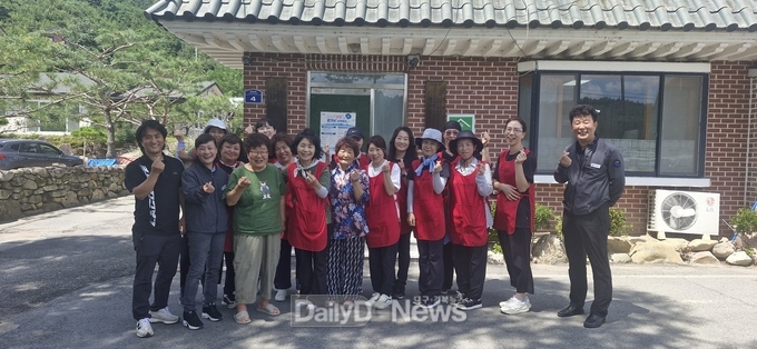 군위군 새살림봉사회, 산성면 독거어르신 가구와 경로당에 청소 봉사활동 펼쳐