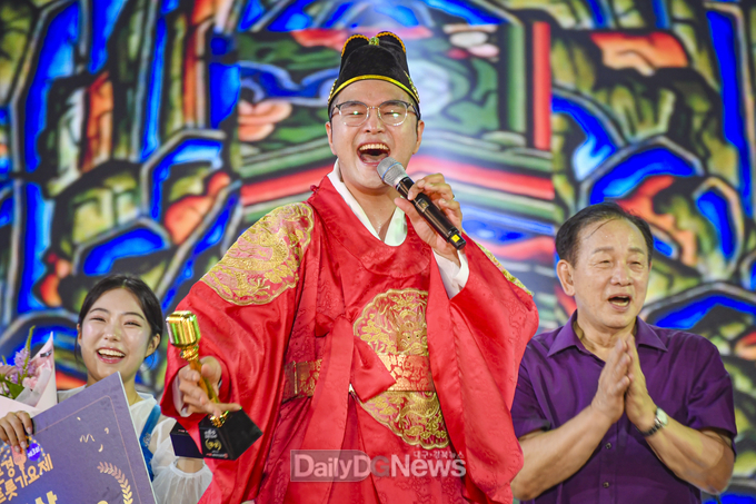 제3회 문경트롯가요제 본선 뜨거운 열기 속 마무리