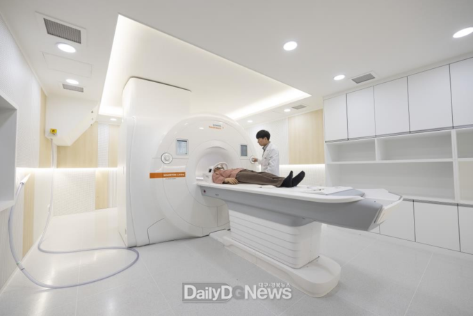 KH한국건강관리협회 대구지부 제공) 내원자 MRI검사 장면