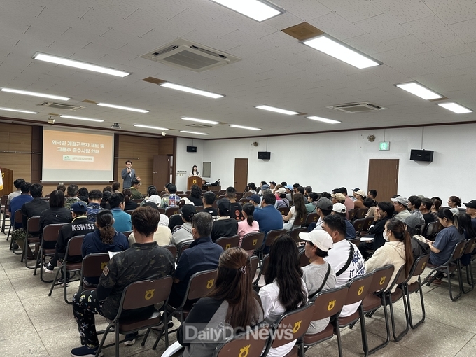 찾아가는 외국인 계절근로자 프로그램 고용주 및 근로자 교육 실시