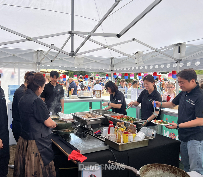 ‘햄튼 코트 푸드 페스티벌’서 소고기 육찜․전통놀이 통해 홍보