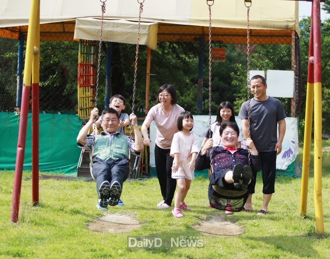 청도군 제공)(장려)전병태_그네에 사랑을 싣고