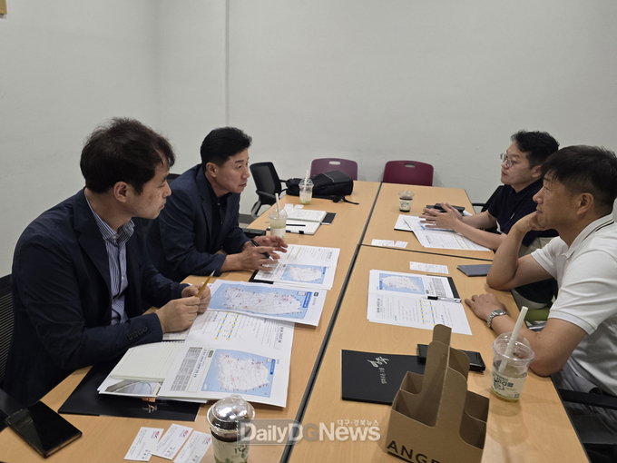 동서5축 고속도로 국가계획 반영을 요청하기 위해 황규원 건설과장과 관계공무원들이 한국도로공사 방문했다