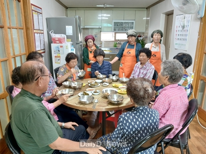 의흥면 경로당, 중식 5일제로 웃음꽃